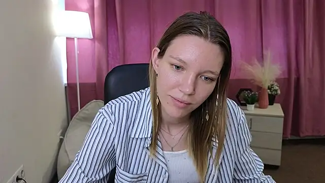 ElainaMoras élő XXX-chatje