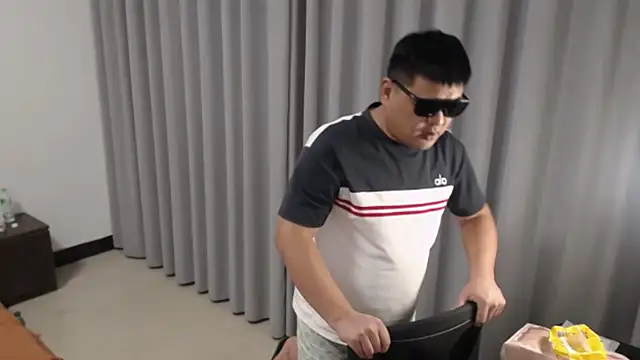 zhang1118 Live XXX-Chat