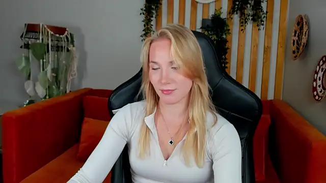 ElaraVoltage Chat XXX in diretta