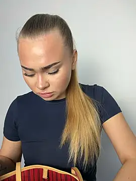 MonicaWestt XXX чат на живо
