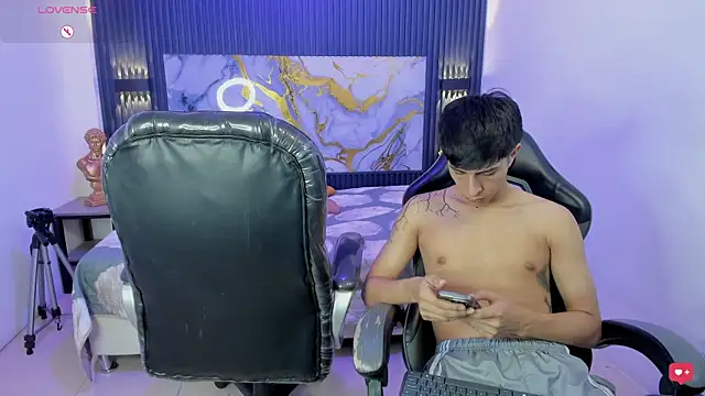 Estiv18_ Live XXX Chat