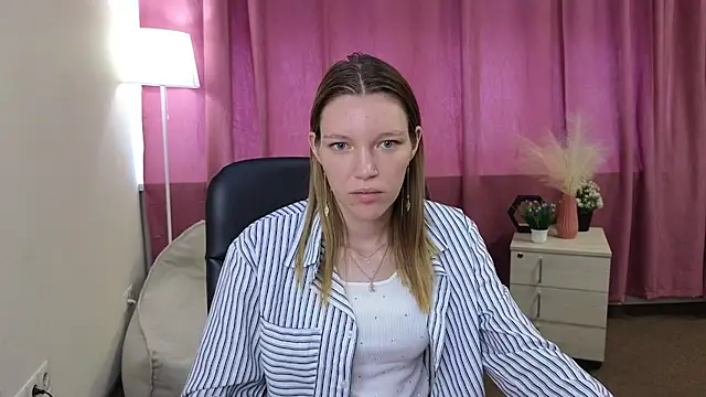ElainaMoras Chat XXX in diretta