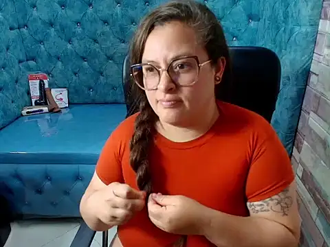 SaraThonson_'s Live XXX Chat