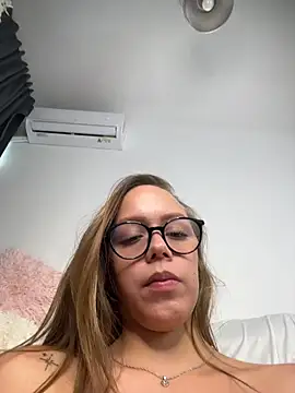 צ'אט XXX בשידור חי של MissNaughtyClass