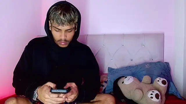 XXX chat uživo modela Angel_foxc13