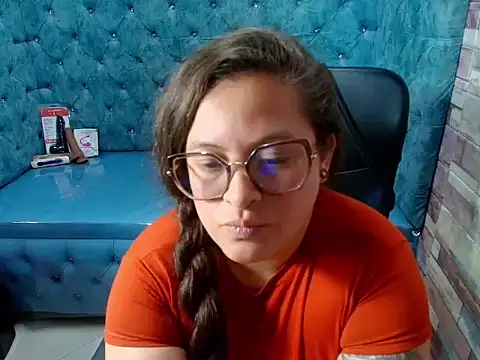 SaraThonson_'s Live XXX Chat