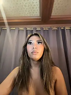 hugecock_tamira Adlı Modelin Canlı XXX Sohbeti
