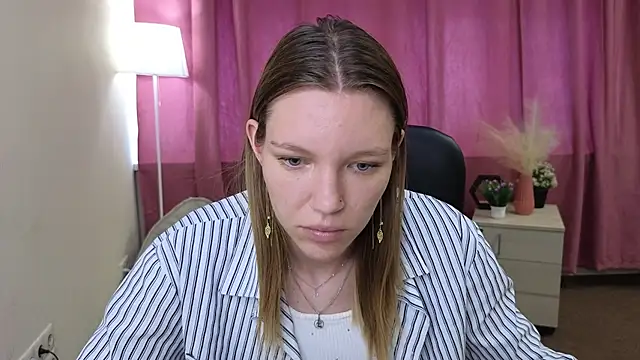 ElainaMoras' Live XXX Chat