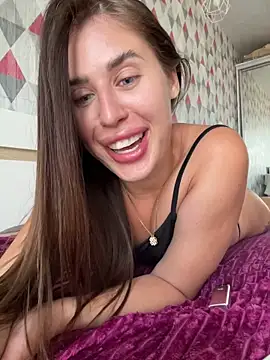 Lira_Fayeee élő XXX-chatje