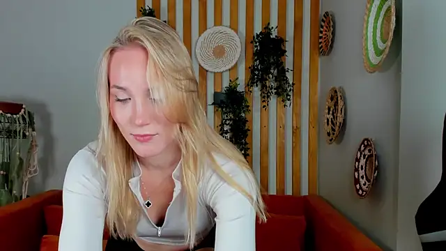 Chat XXX en directo de ElaraVoltage