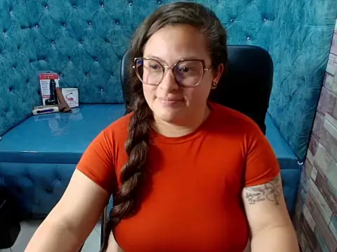 Chatroom XXX en direct de SaraThonson_