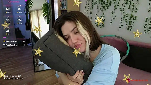Chat +18 de moniequwu ao vivo