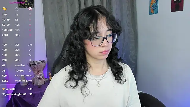 Chat +18 de indra_cam ao vivo
