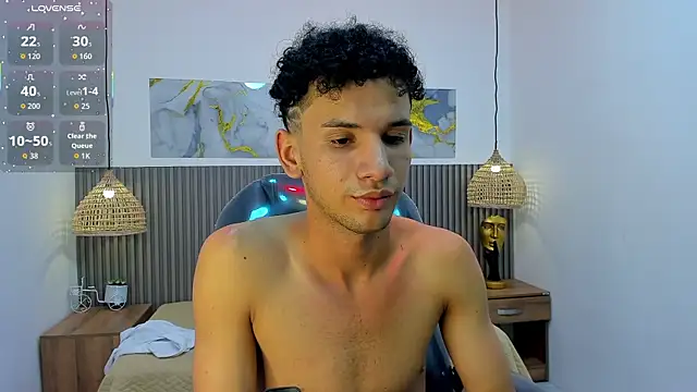 JDWhite18 Adlı Modelin Canlı XXX Sohbeti