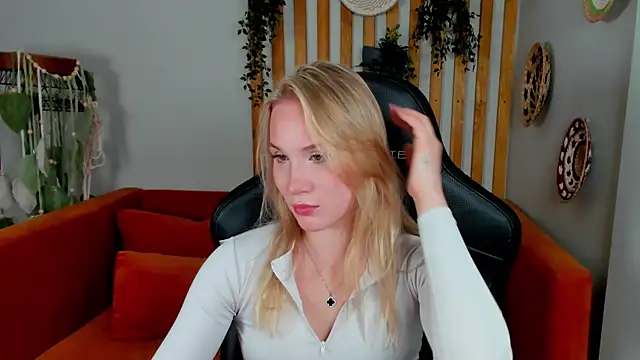 ElaraVoltage Live XXX Chat