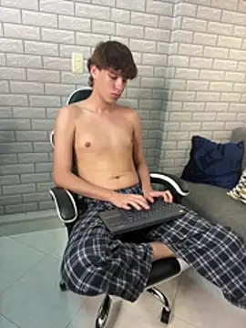 Chat XXX en directo de Nicola_hard