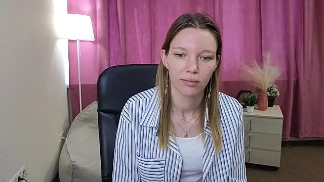 ElainaMoras' Live XXX Chat