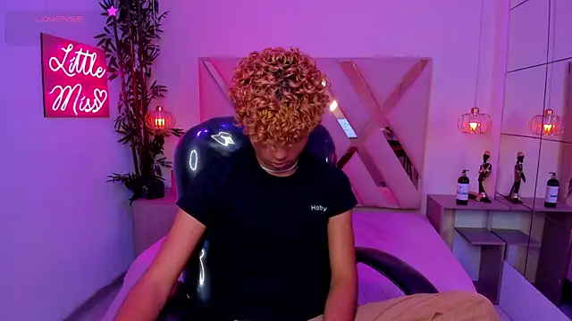 دردشة Anyelo_Twink الجنسية المباشرة