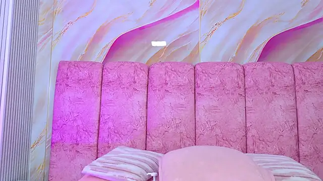 emmacurvy Adlı Modelin Canlı XXX Sohbeti