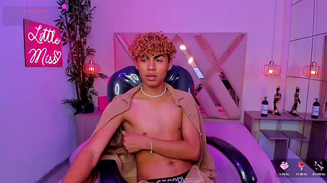 Czat XXX na żywo – Anyelo_Twink