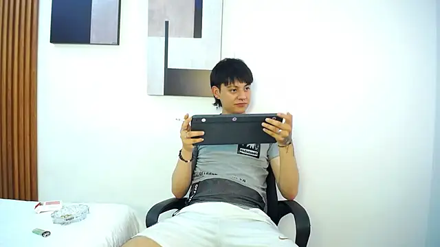 Luucky_Strike Live XXX Chat
