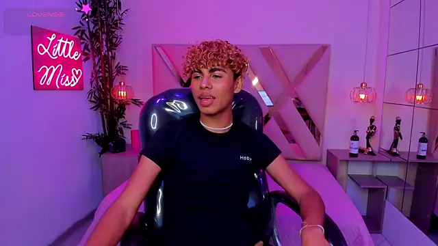 Chat XXX en directo de Anyelo_Twink