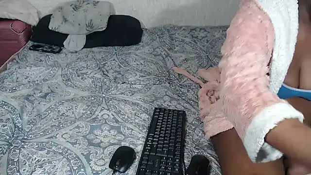 SensualAllyX élő XXX-chatje