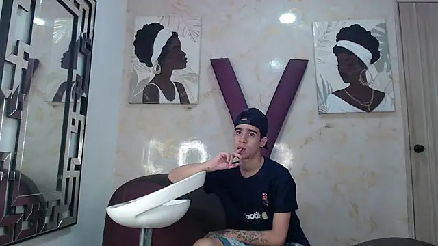 GOLDEN_BOSS Live XXX Chat