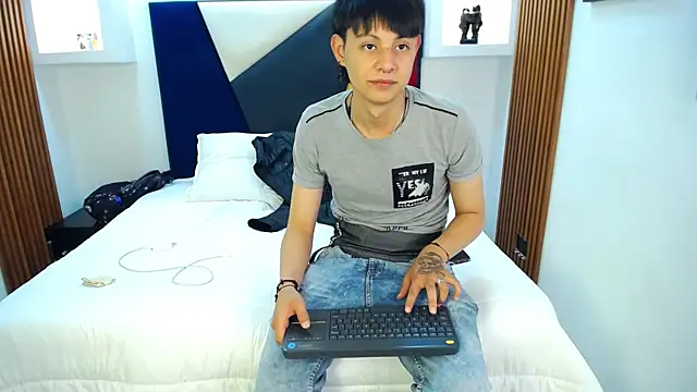 Luucky_Strike Live XXX-chat