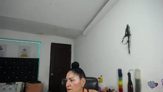 Chat +18 de mature_bigboobs10 ao vivo