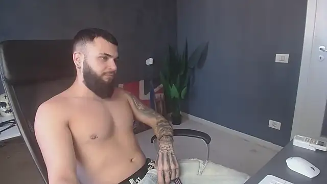 Онлайн чат XXX OscarWillss