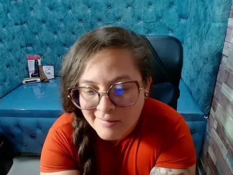 SaraThonson_'s Live XXX Chat