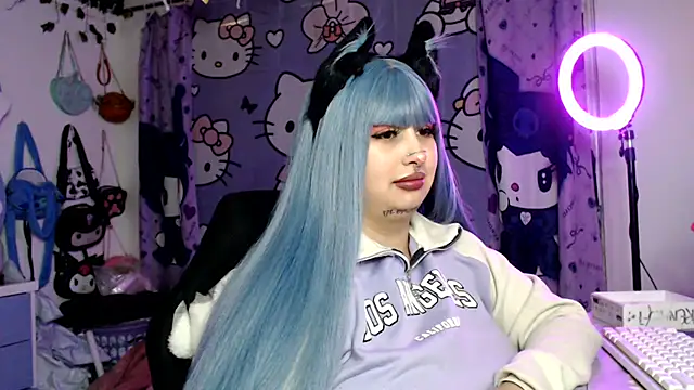 lussyevans24 live XXX chat