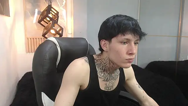 צ'אט XXX בשידור חי של Cry_thereal