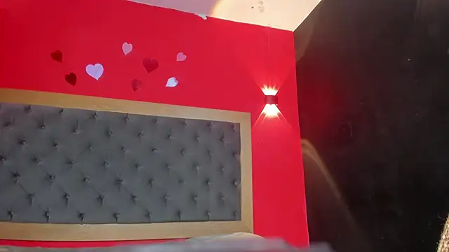YayaHilton লাইভ XXX চ্যাট