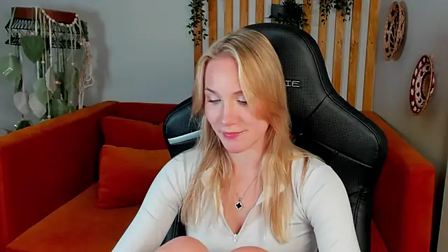 Chat XXX en directo de ElaraVoltage