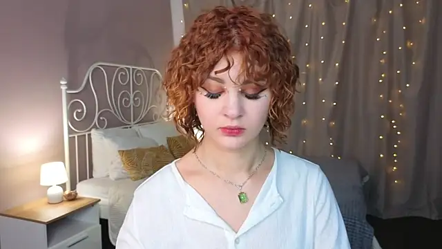 Kira__Fluffy Chat XXX in diretta