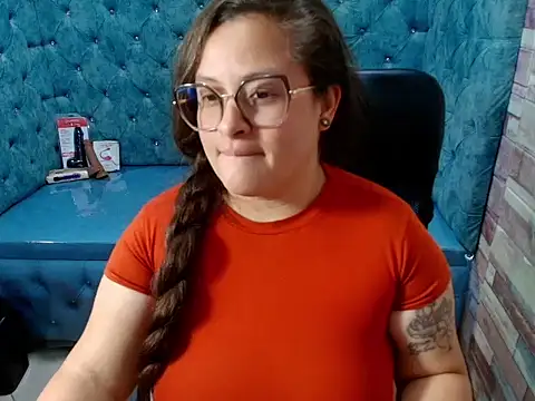 SaraThonson_'s Live XXX Chat