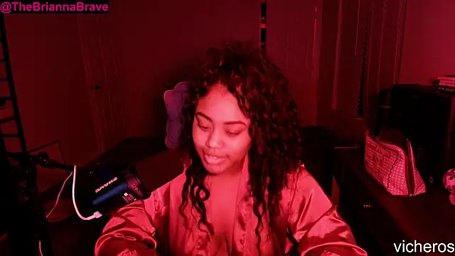 BriannaBrave Show in webcam