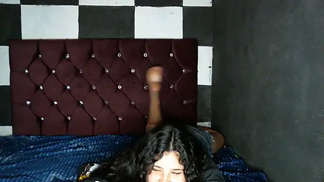 Valery-Khloe Show in webcam