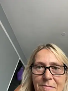 Blondnboujee53 网络视讯表演