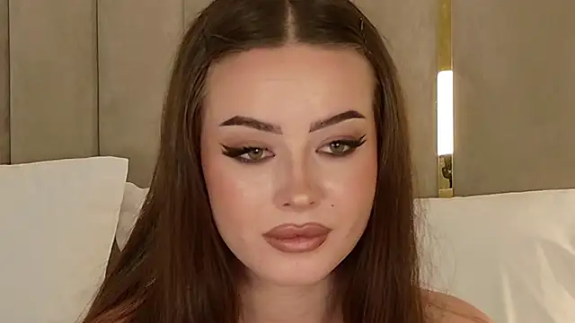 AnneSand Adlı Modelin Canlı XXX Sohbeti