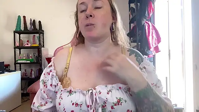 kisicaxx XXX чат на живо
