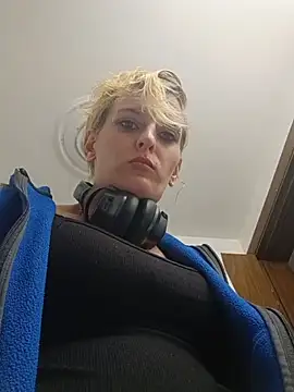 KITTYBOOBOOFUXX Chat XXX in diretta