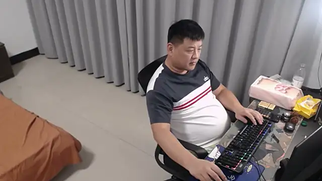 zhang1118 Adlı Modelin Canlı XXX Sohbeti