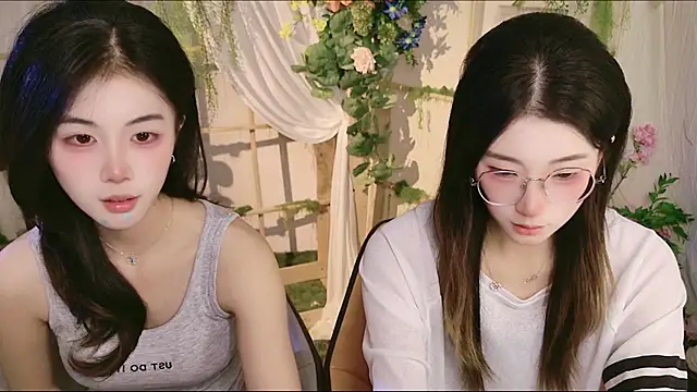 XXX chat uživo modela GuLuGroup