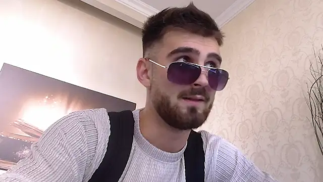 KyloEast Chat XXX in diretta
