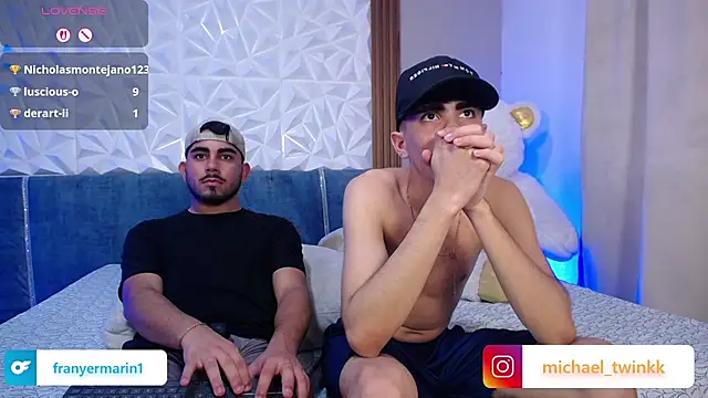 Chat +18 de Michael_and_twinkk ao vivo