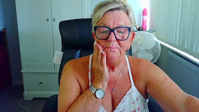 BridgetBlueEyes' Live XXX Chat