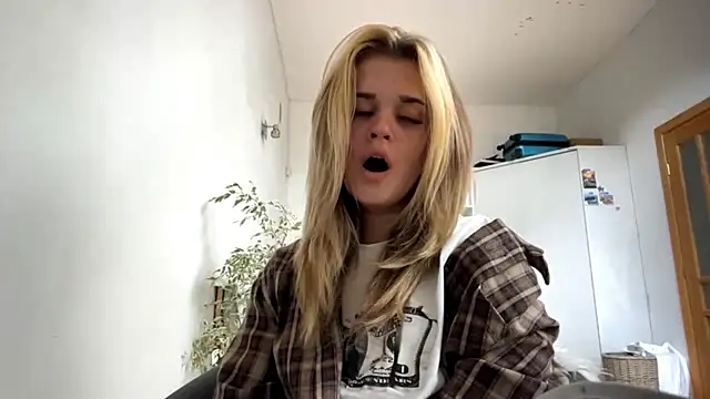 MiaRoika's Live XXX Chat